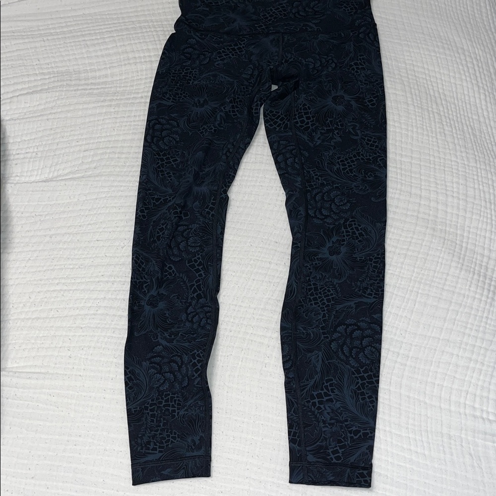 Lululemon Wunder Unders - Patterned size 8